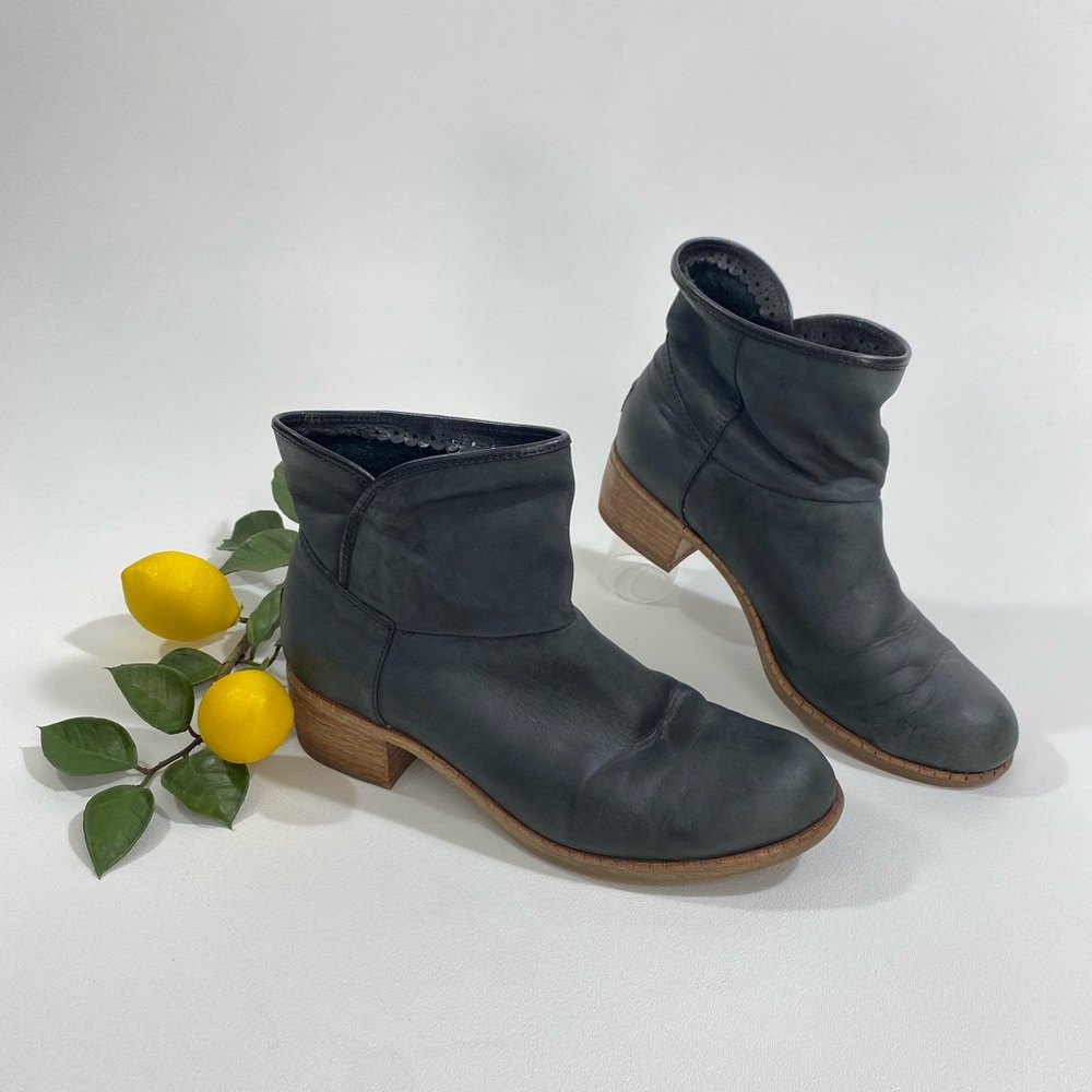 UGG Darling Ankle Booties Black 7.5 Suede Low Heel Slouchy Boho Western Slip On
